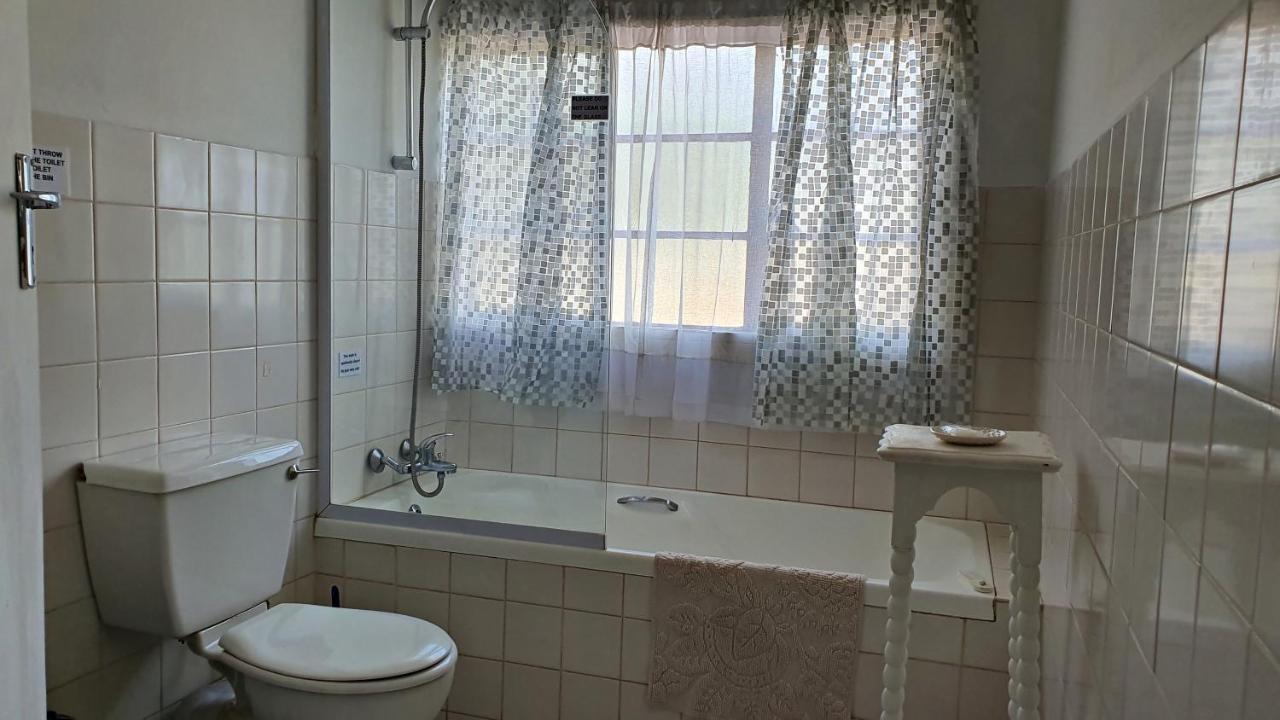Lake Motel Hartbeespoort Buitenkant foto